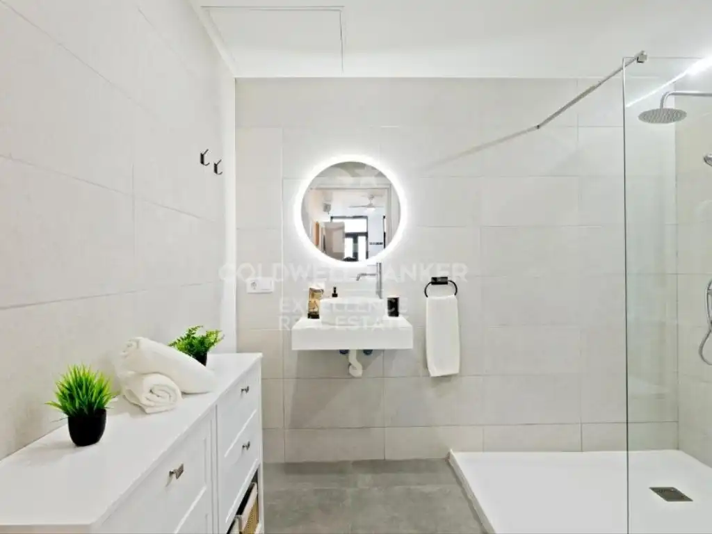 Bathroom of Apartments for sale in Valencia  with Air Conditioner and Washing machine