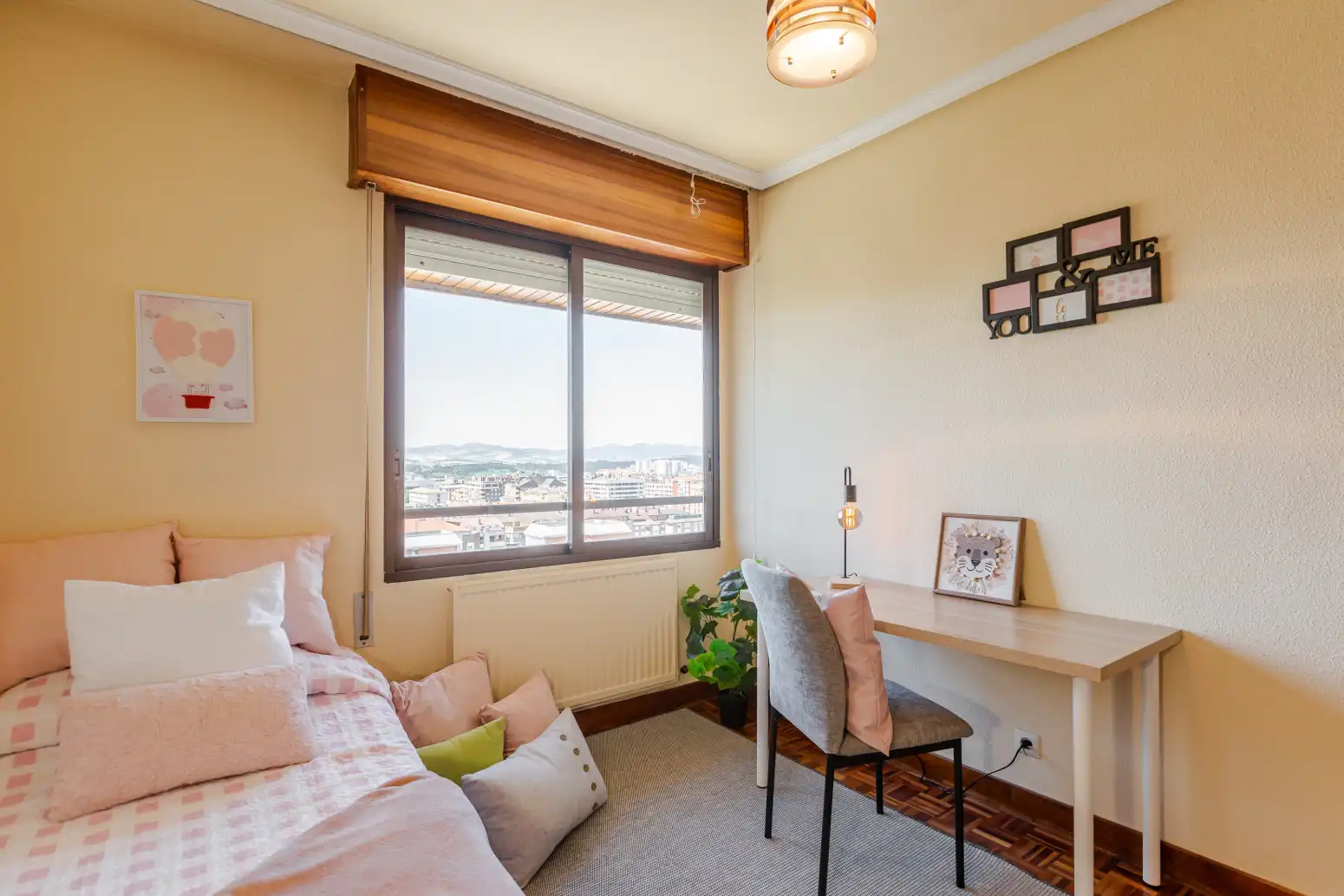 Habitación de Ático en venta en  Pamplona / Iruña con Parquet y Terraza