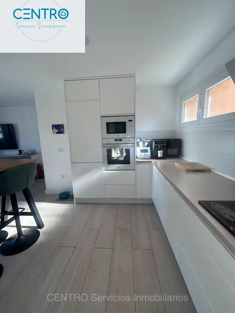 Kitchen of Flat for sale in Algeciras  with Air Conditioner, Storage room and Furnished