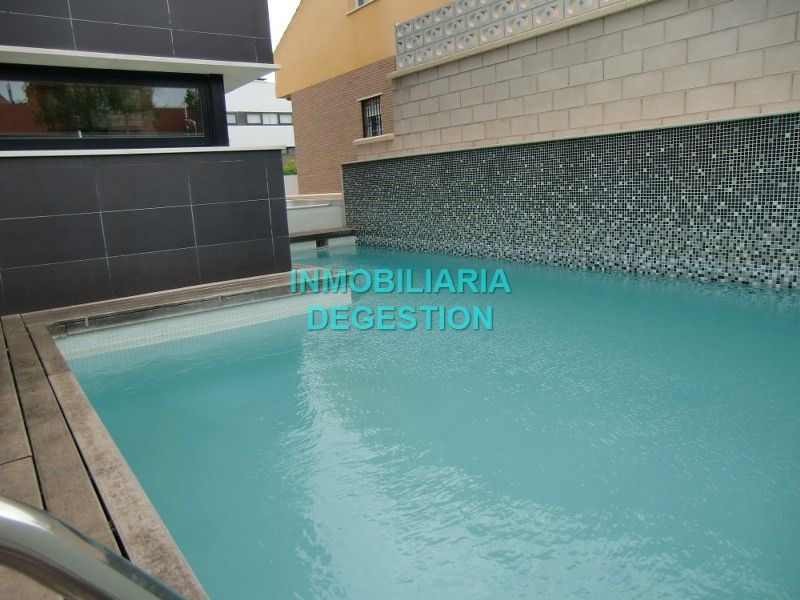 Swimming pool of House or chalet for sale in Linares  with Air Conditioner, Heating and Private garden