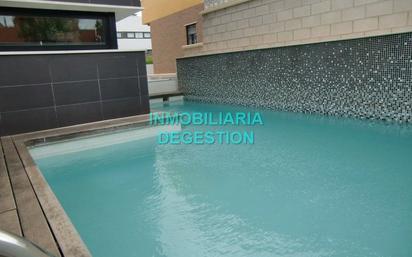 Swimming pool of House or chalet for sale in Linares  with Air Conditioner, Heating and Private garden