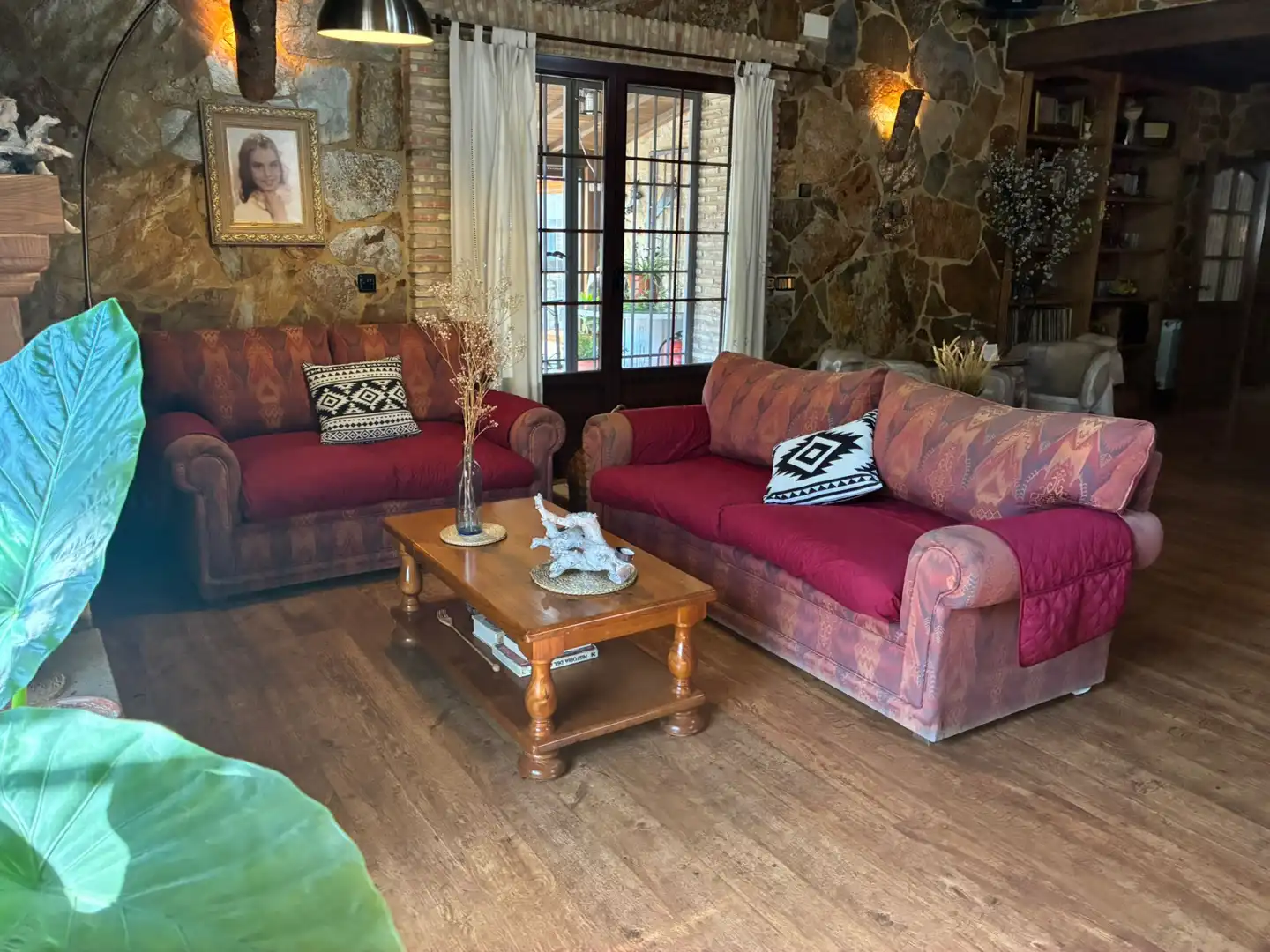 Sala de estar de Finca rústica en venta en Cabezuela del Valle con Calefacción, Jardín privado y Terraza