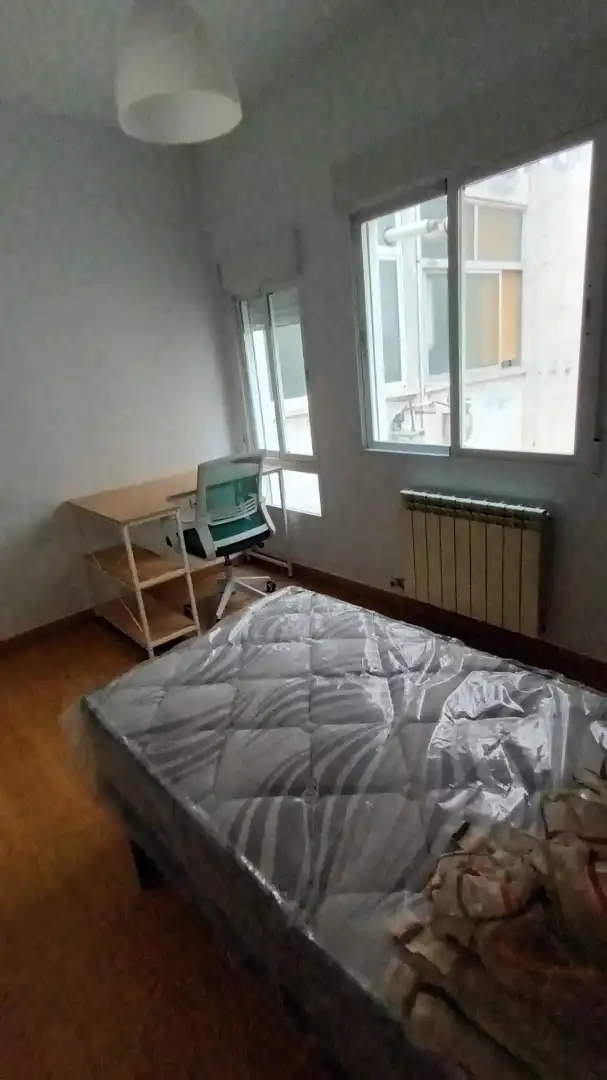 Habitación de Piso de alquiler en Granada con Aire acondicionado, Calefacción y Amueblado