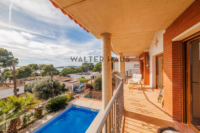 Casa-chalet en Venta en Carrer Alzina en Los Pinos - Politur