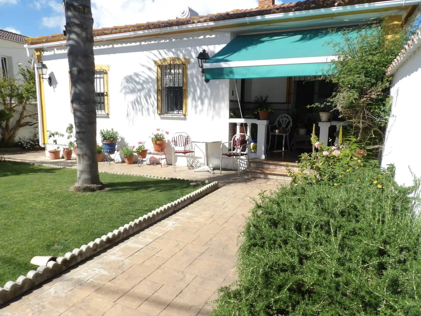 Garden of Houses for sale in Algeciras  with Air Conditioner, Private garden and Storage room