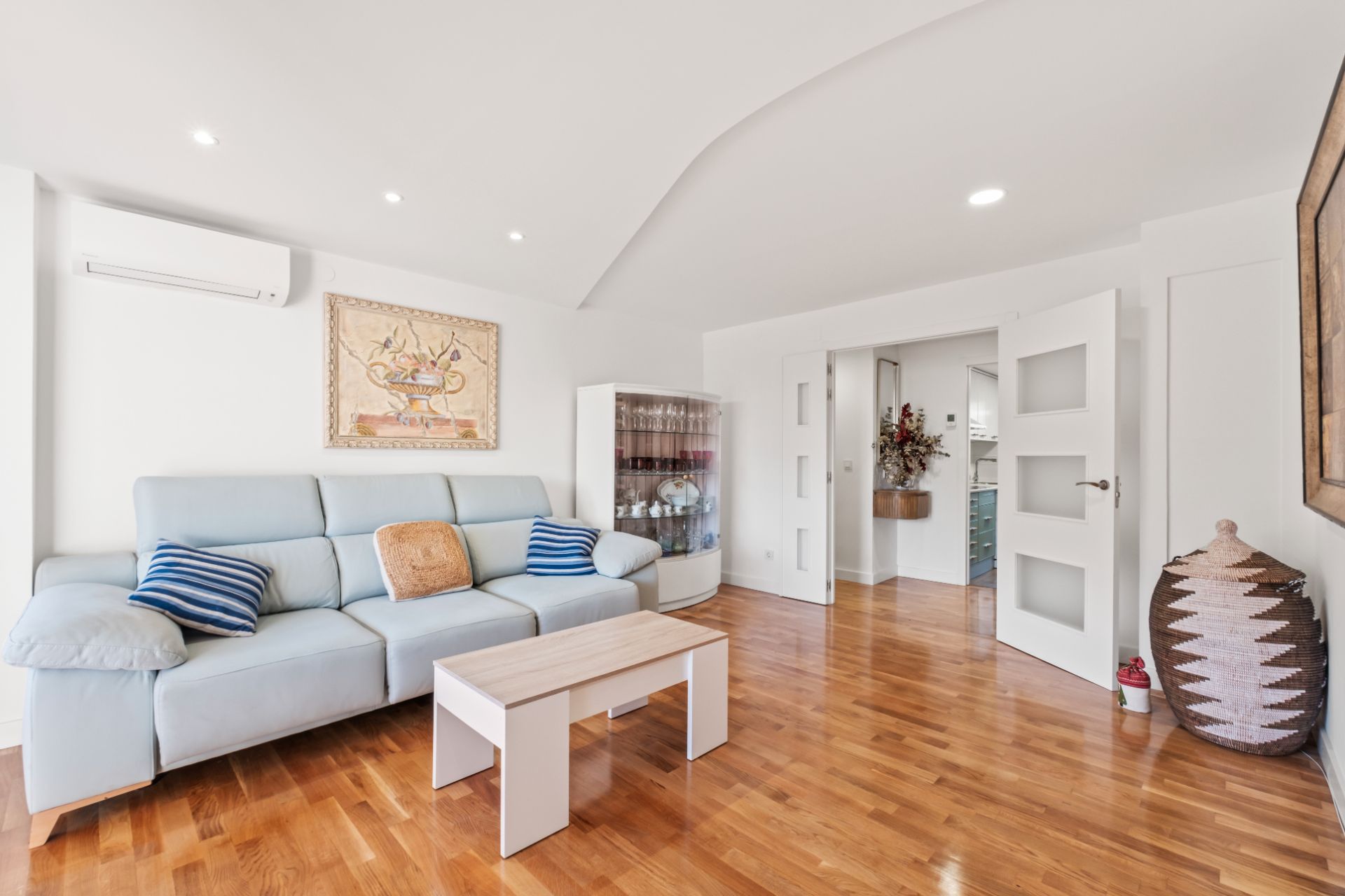 Living room of Flat for sale in Alicante / Alacant  with Air Conditioner, Heating and Parquet flooring