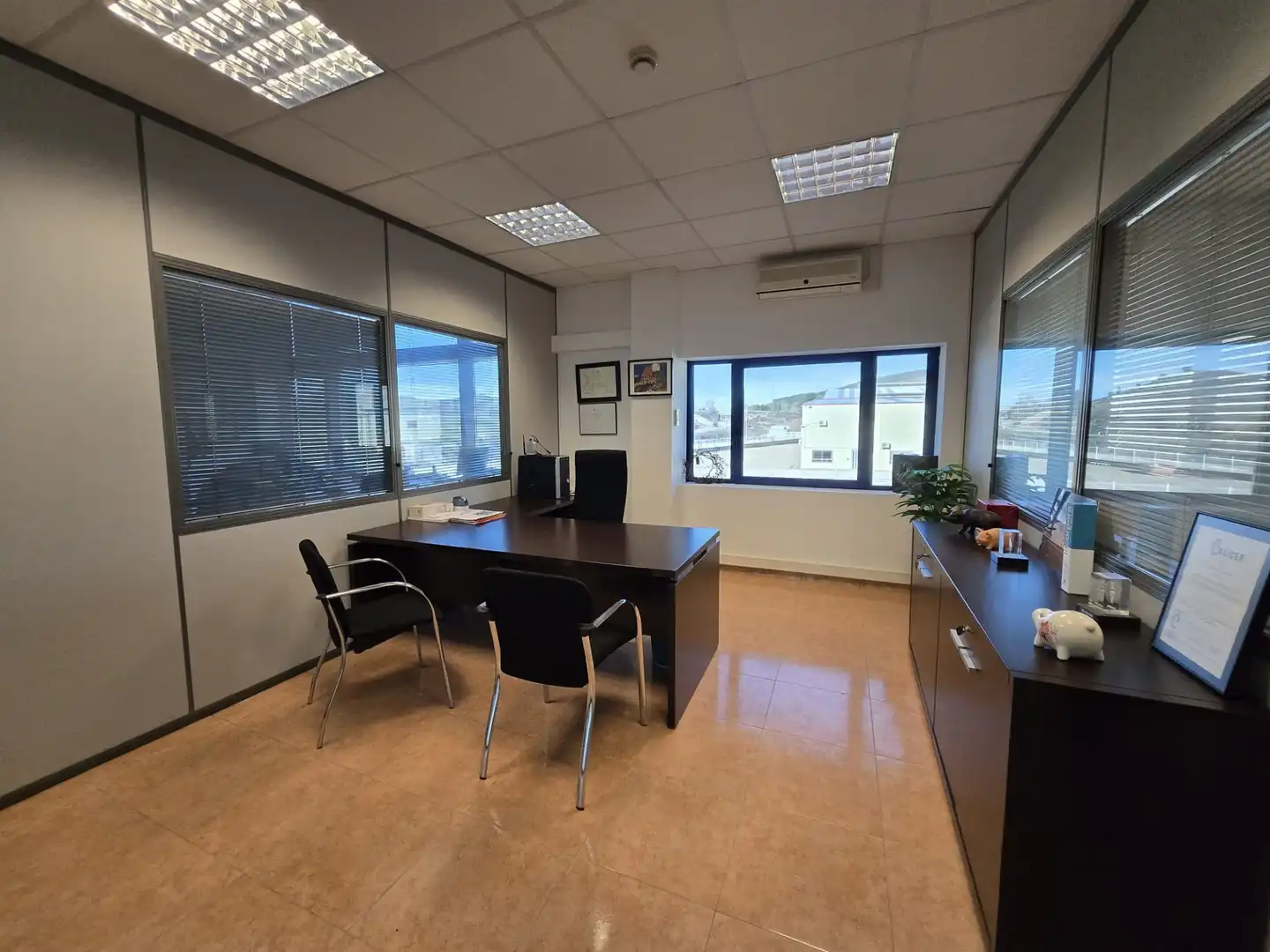 Nave industrial en venta en Teruel con Calefacción y Alarma