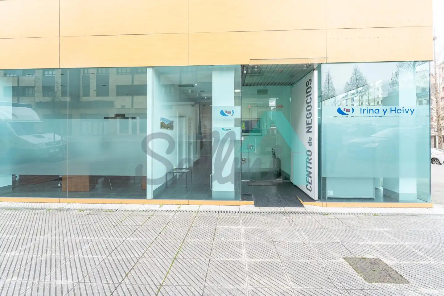 Vista exterior de Oficina de alquiler en Oviedo  con Amueblado