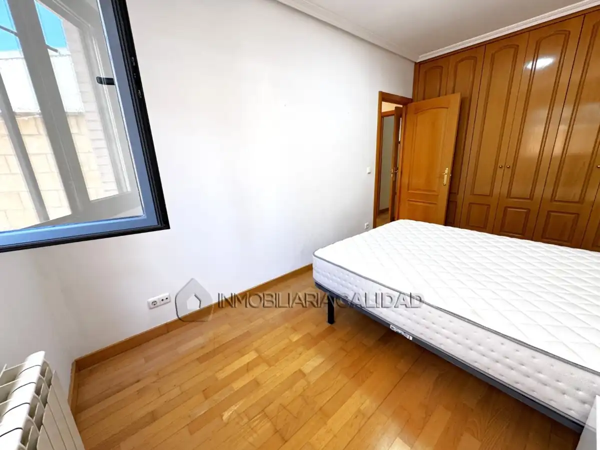 Bedroom of Flat for rent in Burgos  with Heating, Terrace and Storage room