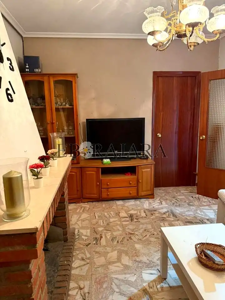 Sala de estar de Casa o chalet en venta en Cervera de los Montes con Aire acondicionado, Jardín privado y Terraza