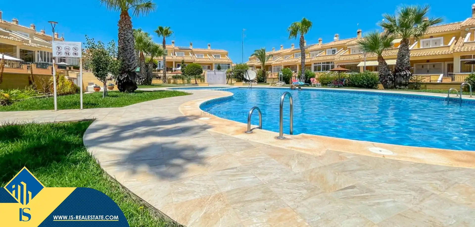 Casa amb piscina en venda a Los Balcones - Los Altos
