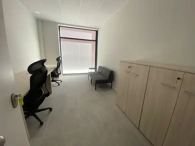 Büro zur Miete in L'Hospitalet de Llobregat mit Klimaanlage, Heizung und Möbliert