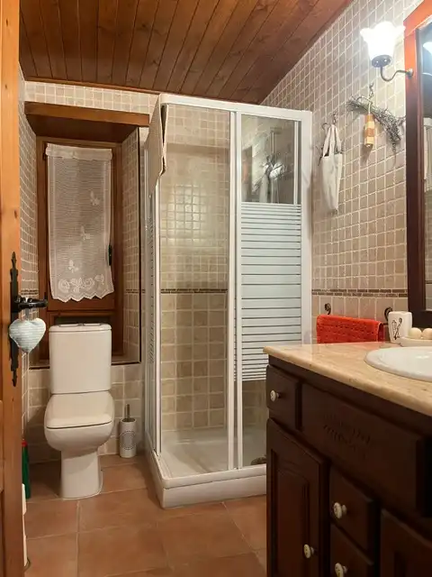 Baño de Apartamento en venta en Esterri d'Àneu con Calefacción, Amueblado y Balcón