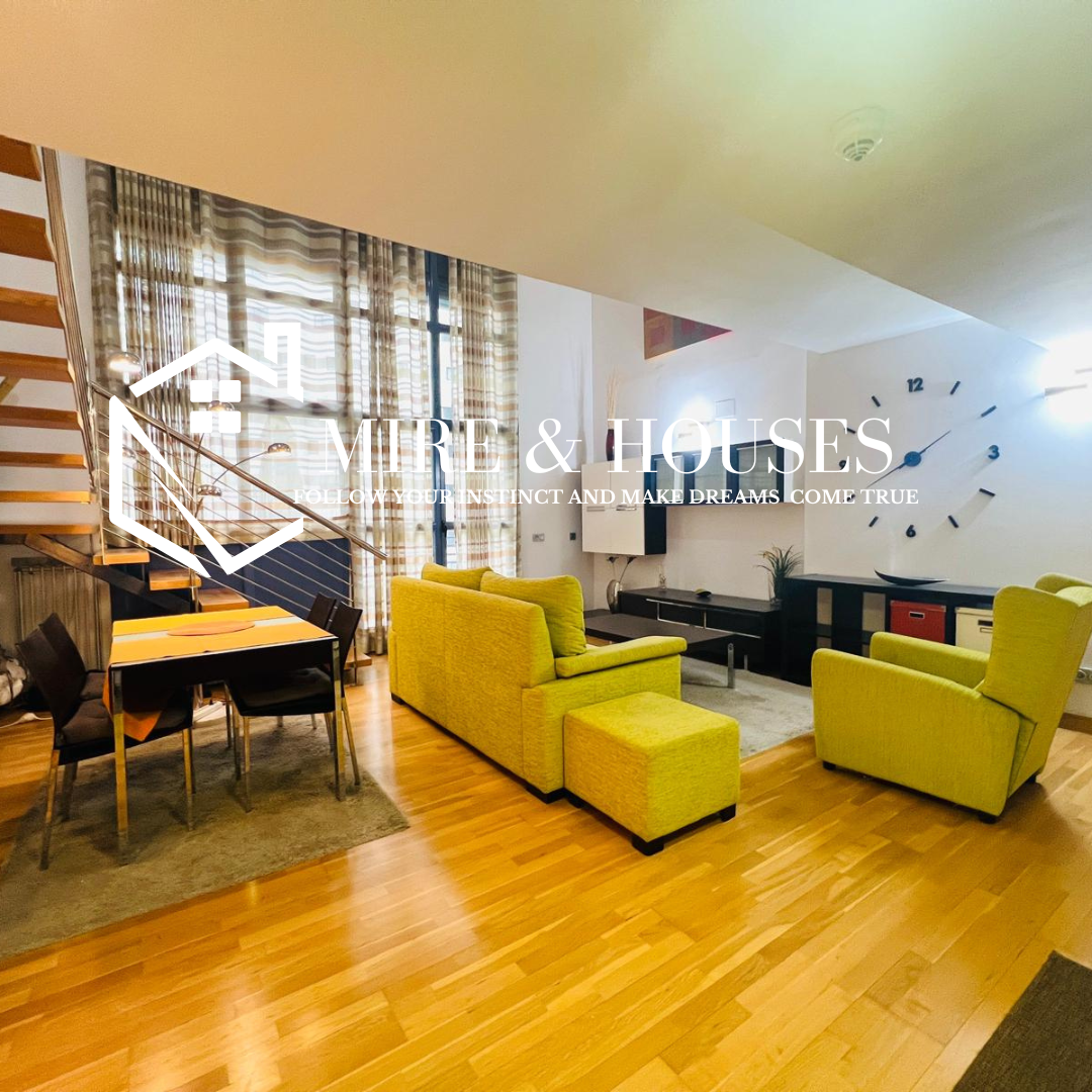 Sala d'estar de Pis en venda en San Sebastián de los Reyes amb Aire condicionat, Terrassa i Moblat