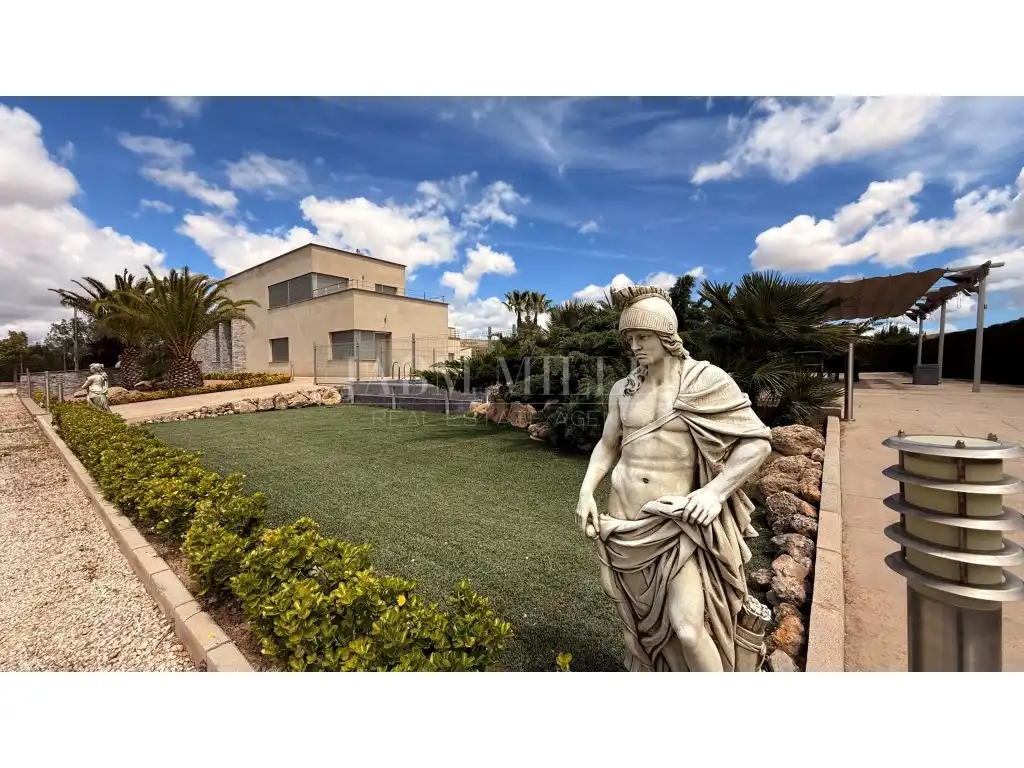 Jardí de Casa o xalet en venda en Yecla amb Aire condicionat, Calefacció i Jardí privat