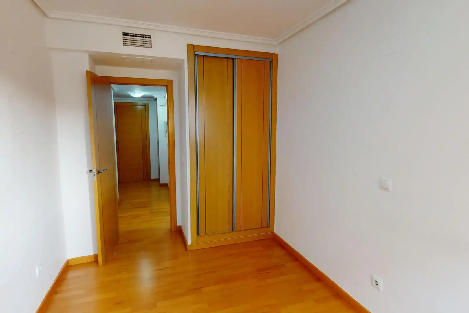 Wohnung zum Verkauf in Valencia mit Klimaanlage, Parkett und Gemeinschaftspool