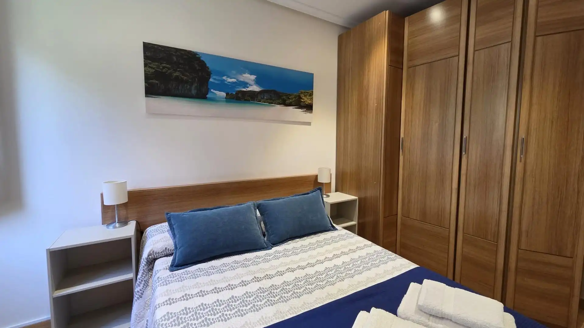 Schlafzimmer von Wohnung zur Miete in Santander mit Heizung und Möbliert