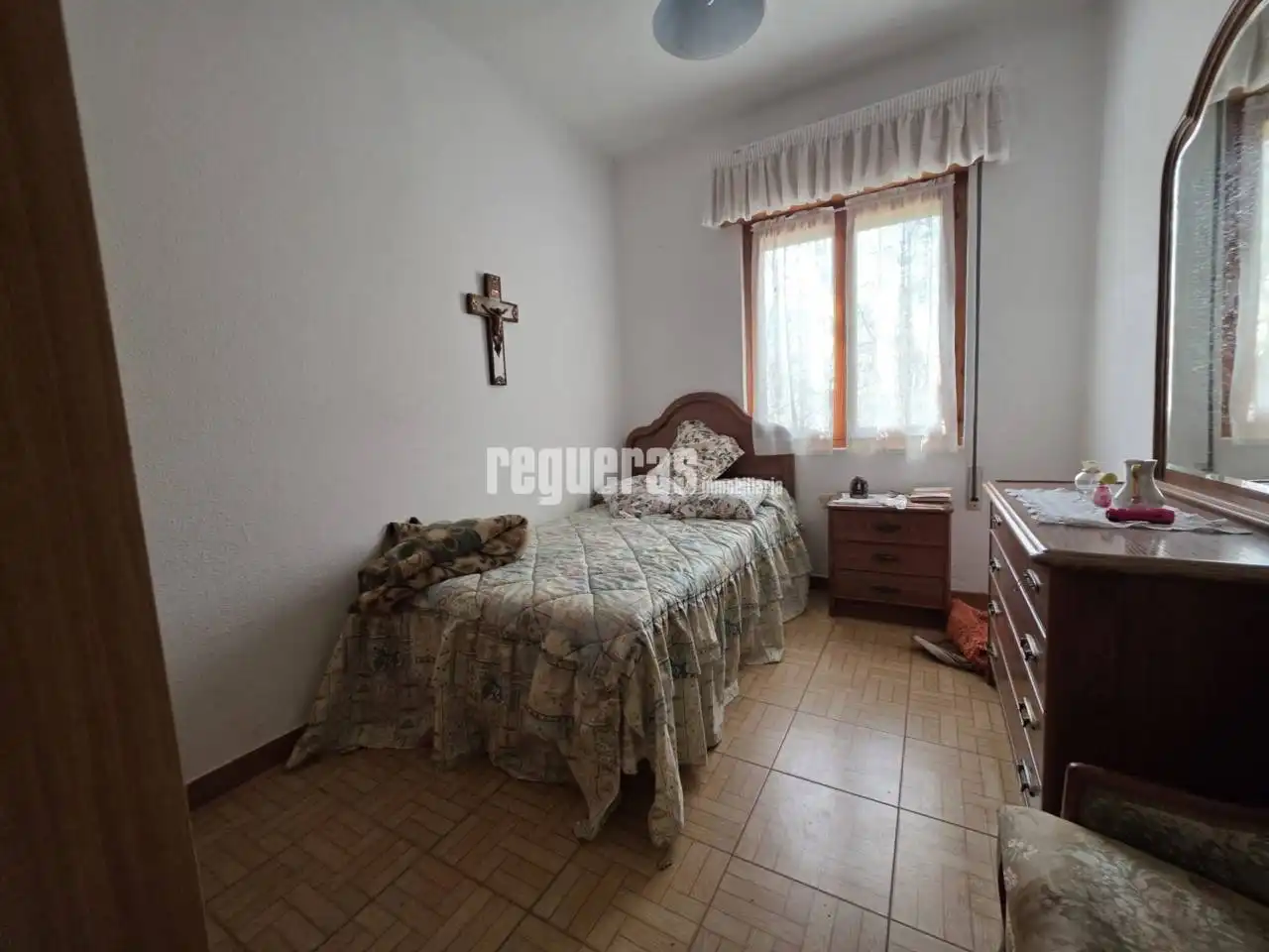 Habitación de Casa o chalet en venta en Illas con Calefacción y Jardín privado