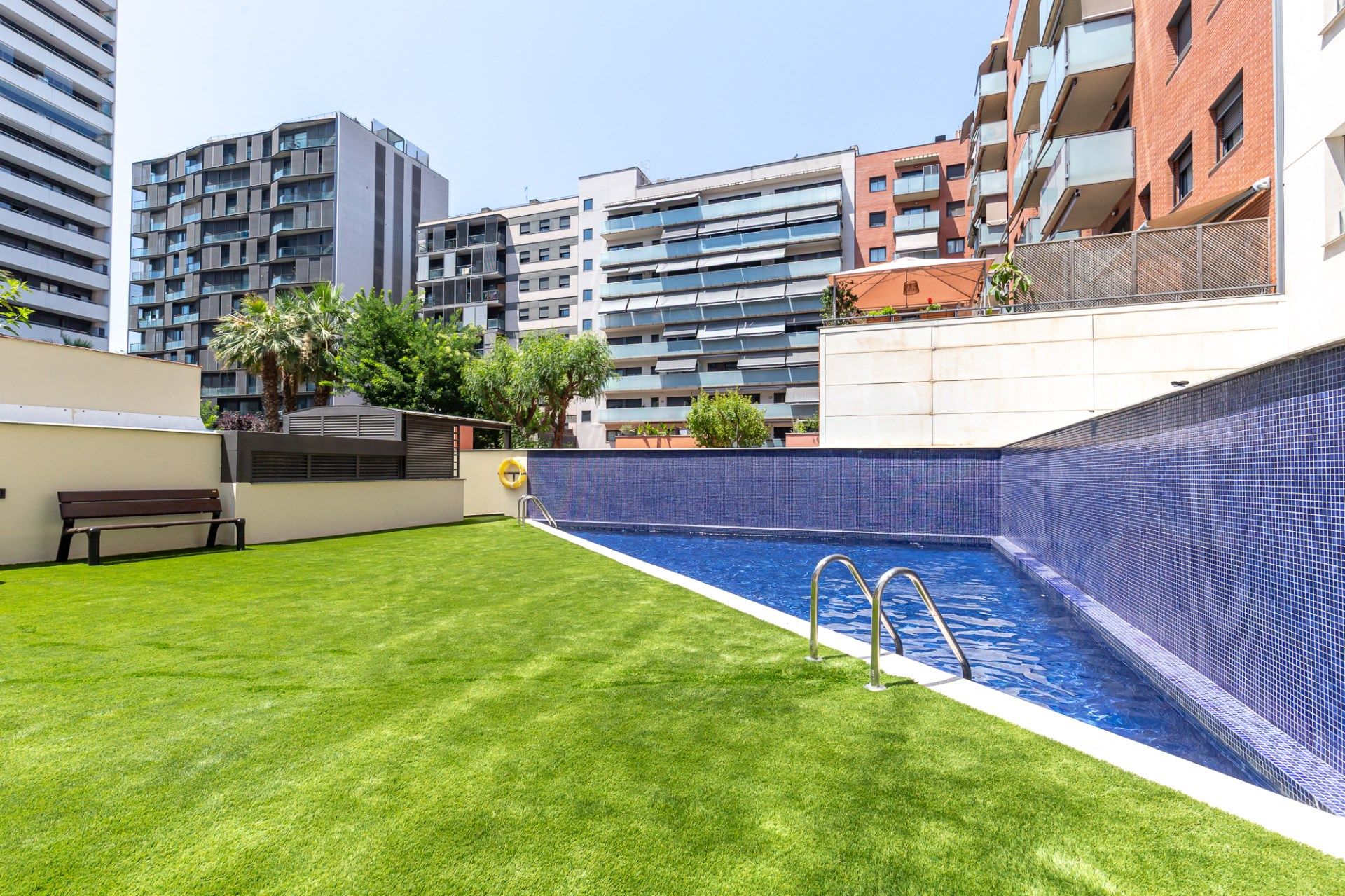 Piscina de Pis en venda en  Barcelona Capital amb Aire condicionat, Calefacció i Terrassa