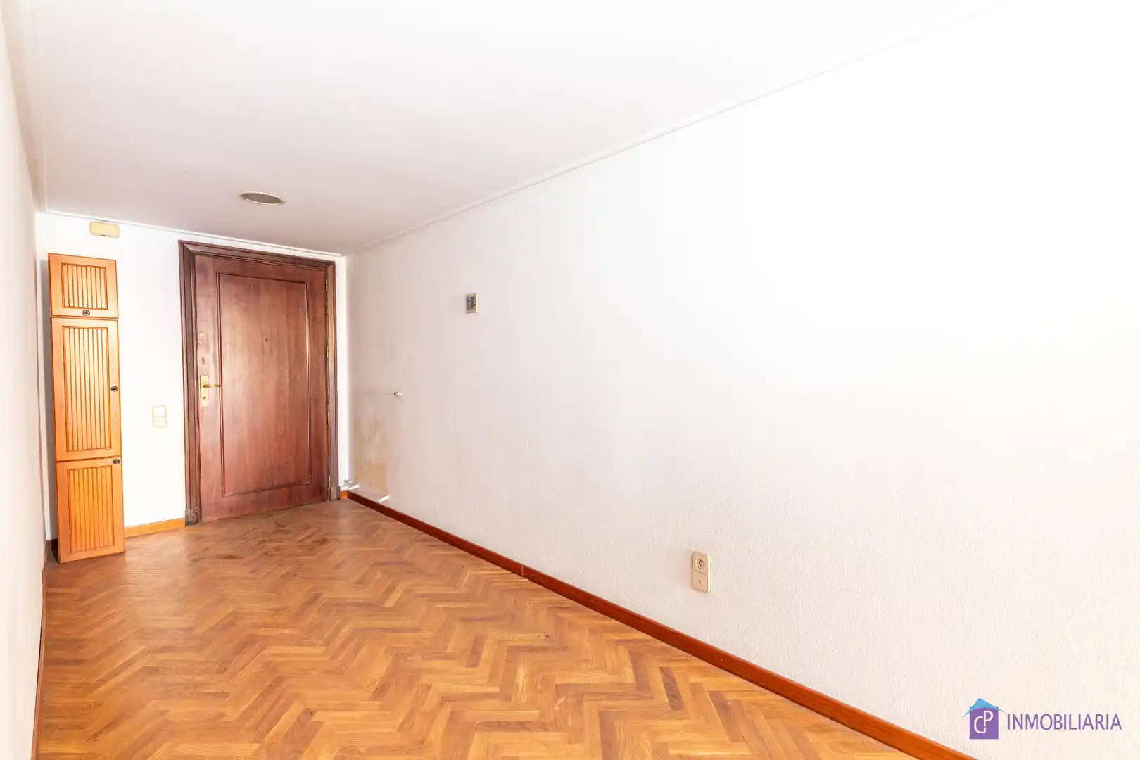 Flat for sale in Zaragoza  with Air Conditioner and Heating