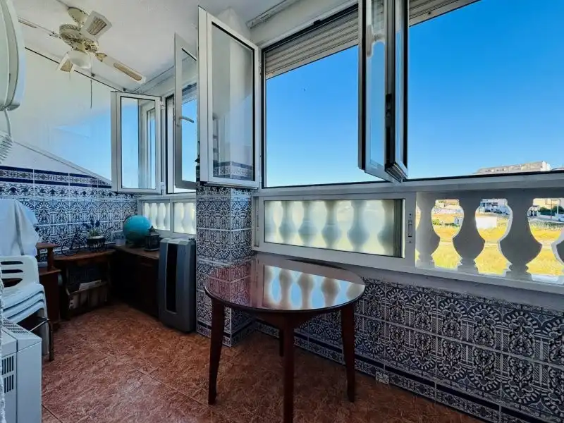 Terrassa de Apartament en venda en Torrevieja amb Terrassa i Moblat