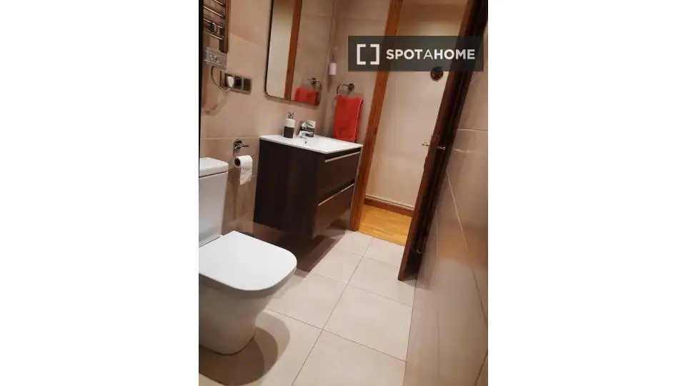 Baño de Piso de alquiler en Barcelona con Aire acondicionado, Calefacción y Amueblado