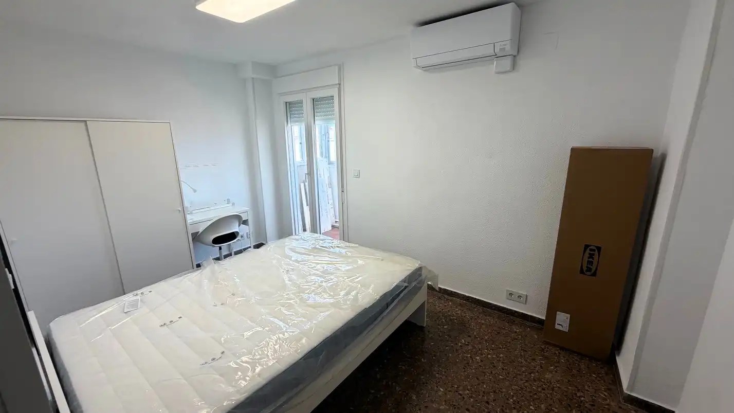 Bedroom of Flat for rent in Valencia  with Air Conditioner, Terrace and Furnished