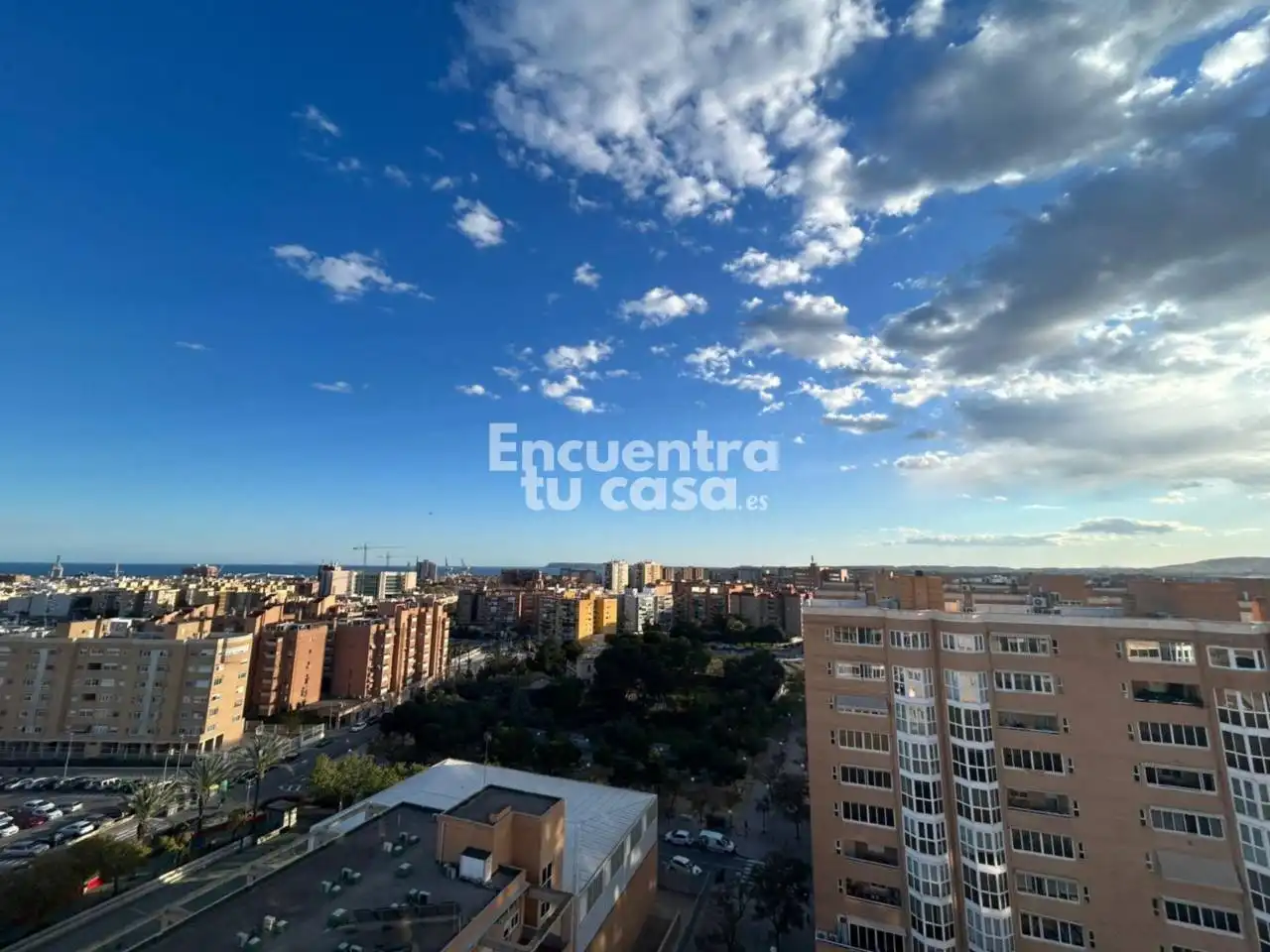 Vista exterior de Pis en venda en Alicante / Alacant amb Terrassa, Traster i Piscina comunitària