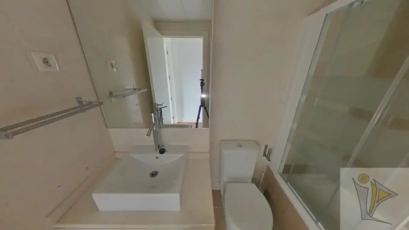 Baño de Piso en venta en Madrid con Trastero y Piscina comunitaria