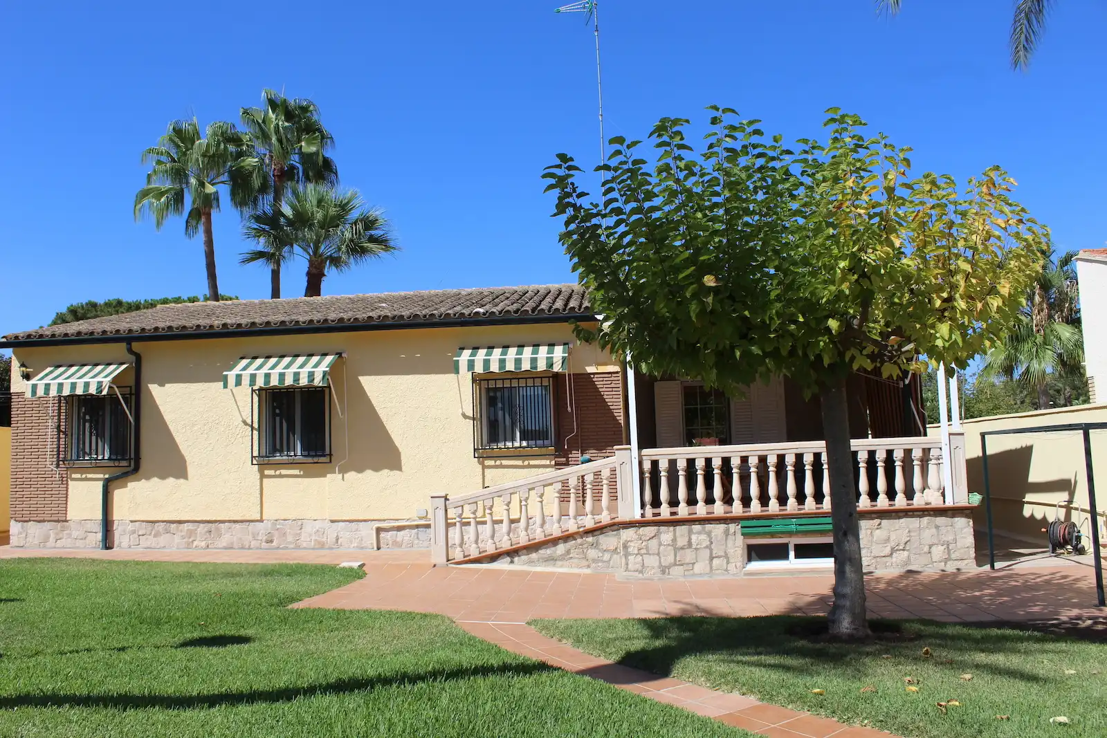 Exterior view of Houses for sale in L'Eliana  with Terrace and Storage room