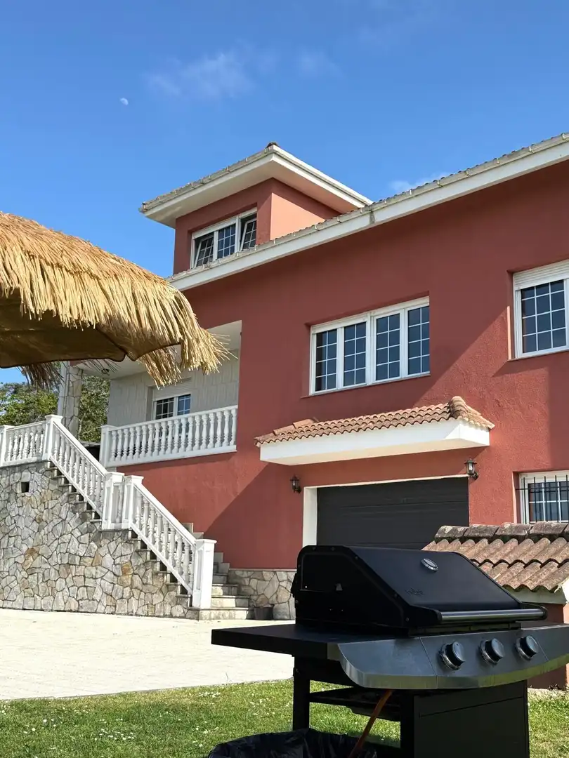 Vista exterior de Casa o xalet en venda en Corvera de Asturias amb Calefacció, Jardí privat i Terrassa