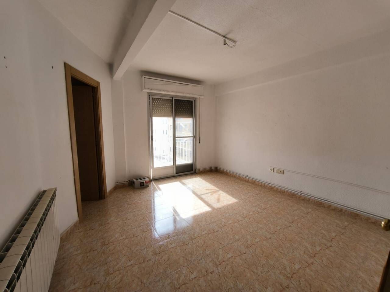 Vista exterior de Piso en venta en  Albacete Capital con Calefacción y Balcón