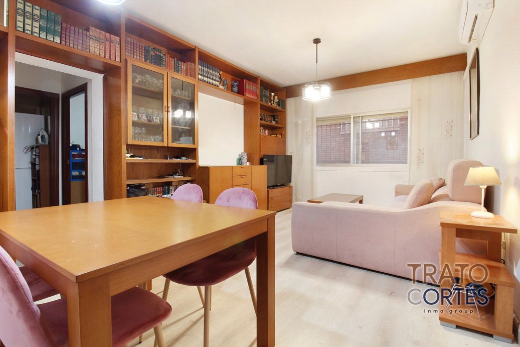 Sala d'estar de Planta baixa en venda en Gavà amb Aire condicionat, Parquet i Forn