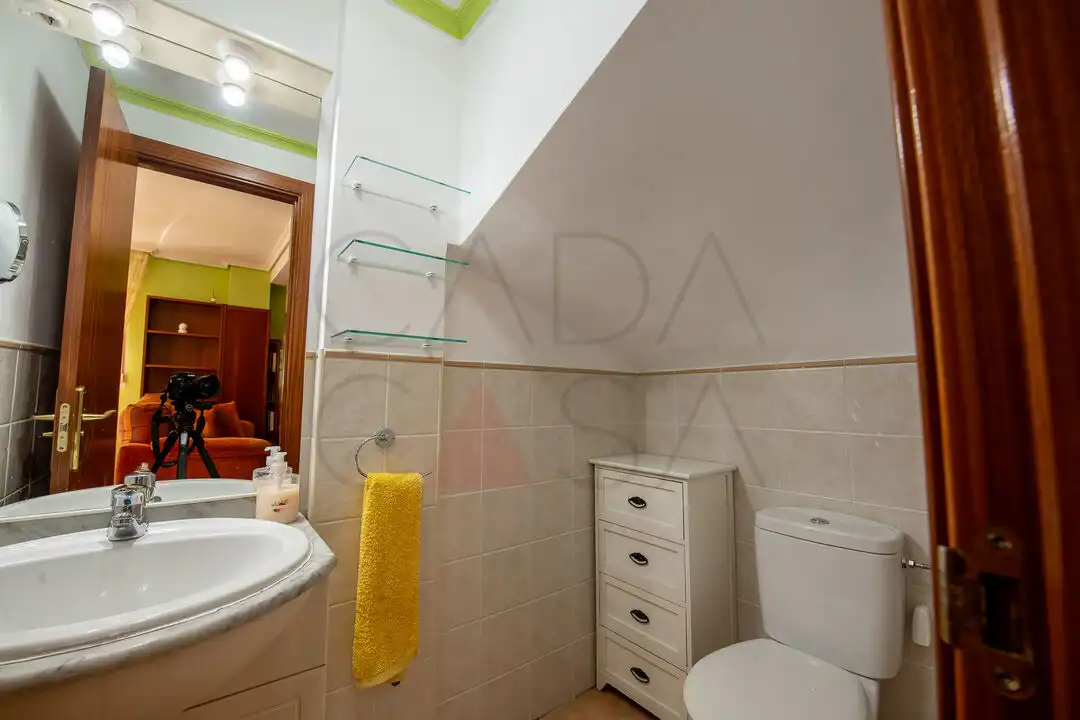 Bany de Casa adosada en venda en Medio Cudeyo amb Calefacció, Jardí privat i Terrassa