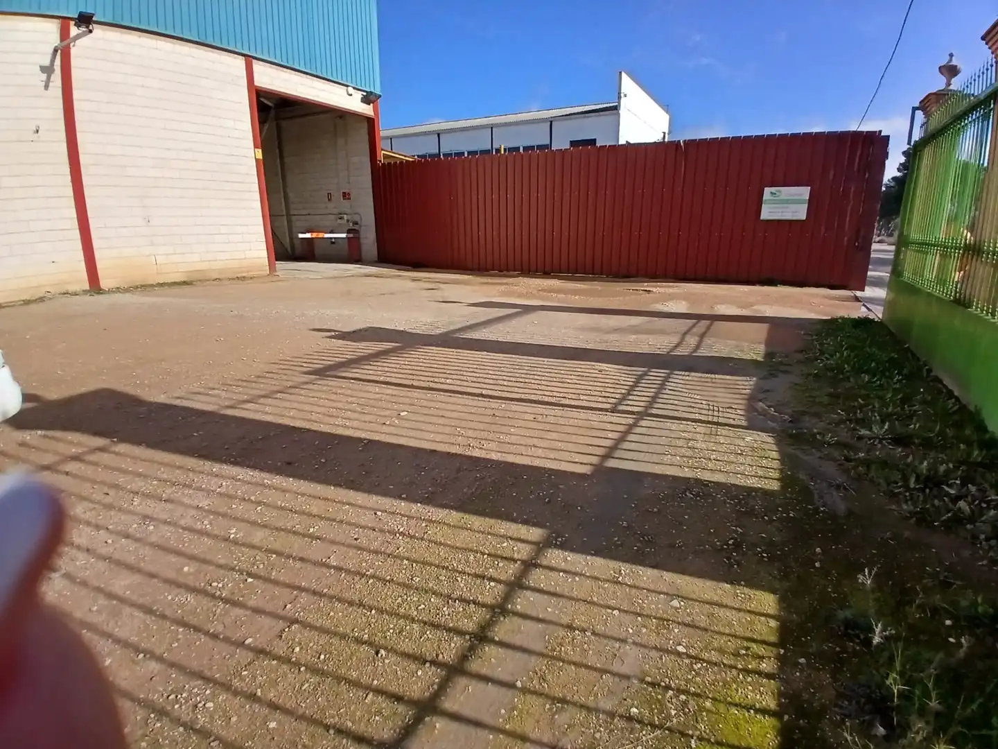 Parkplatz von Fabrikhallen zur Miete in Tomelloso