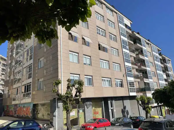 Business premises for sale in Rúa Salvador de Madariaga, imagen 2