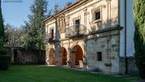 Vista exterior de Casa o xalet en venda en Corvera de Toranzo amb Calefacció, Jardí privat i Balcó