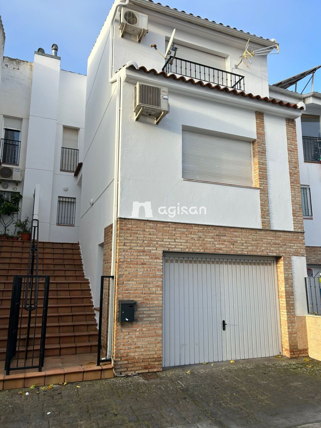 Vista exterior de Casa adosada en venta en Miguelturra con Aire acondicionado, Calefacción y Terraza