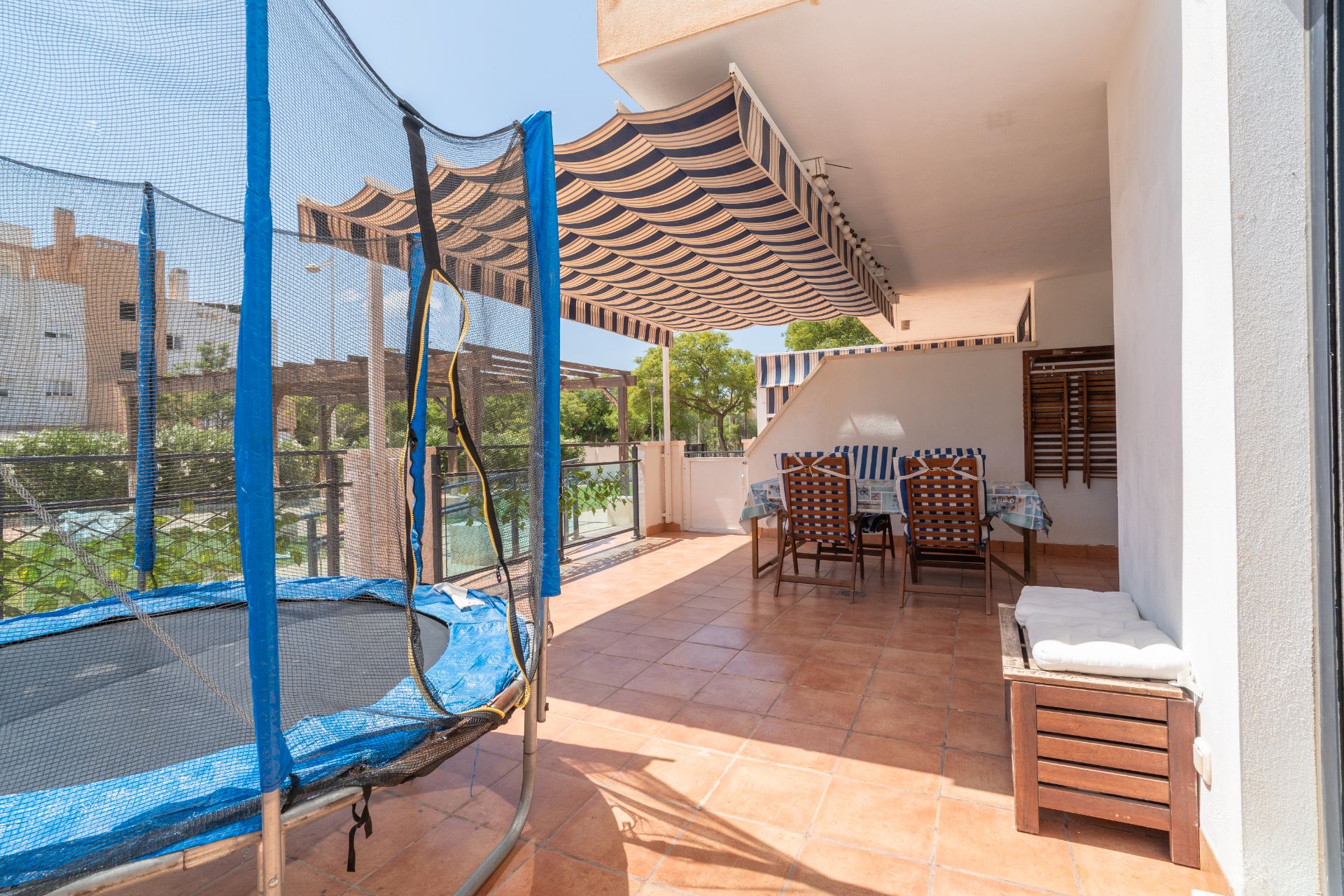 Terrassa de Planta baixa en venda en  Almería Capital amb Aire condicionat, Piscina i Moblat