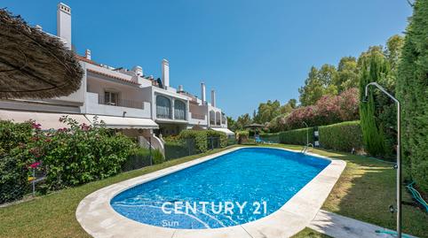 Foto 2 de Casa adosada en venta en Calle Sirio, 18, Los Naranjos, Marbella