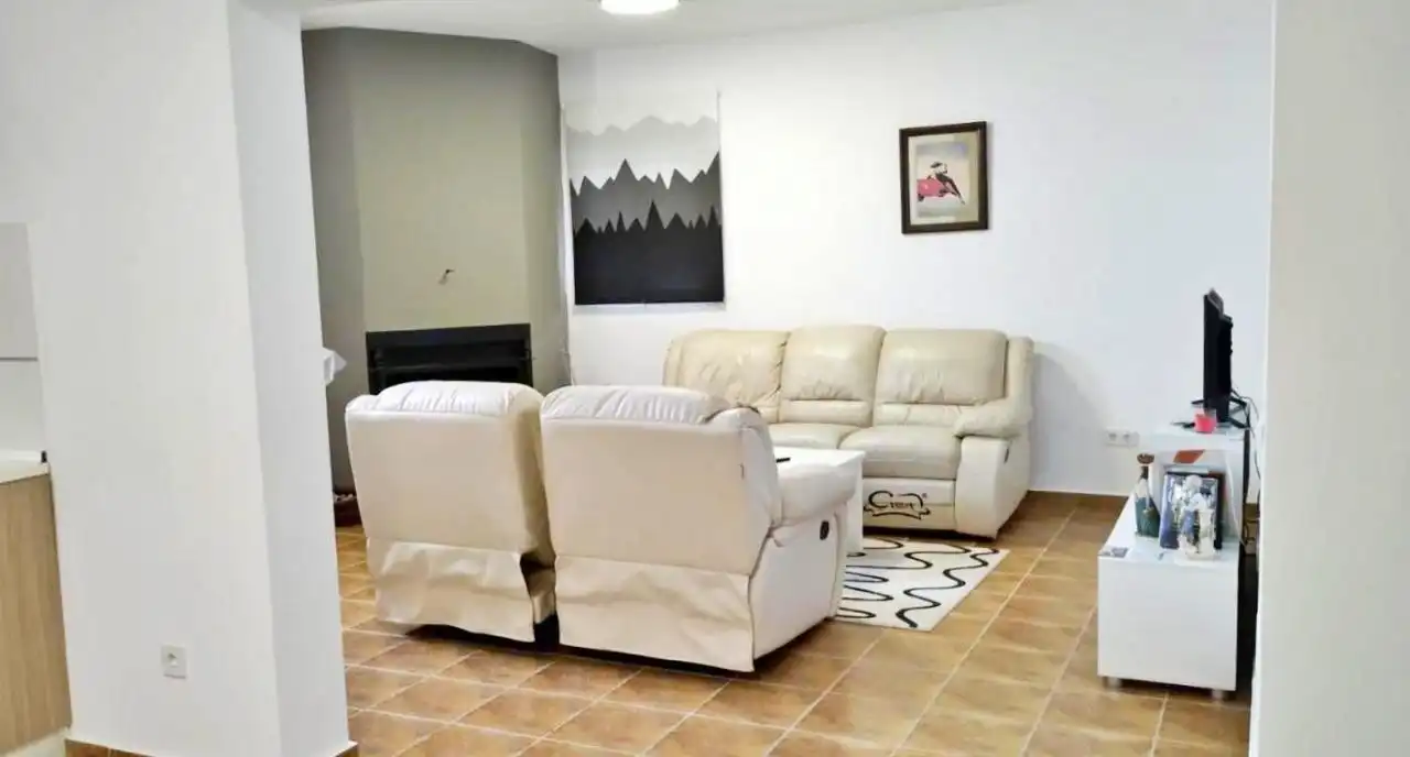 Sala de estar de Casa o chalet en venta en Alcalá del Júcar con Aire acondicionado, Jardín privado y Terraza