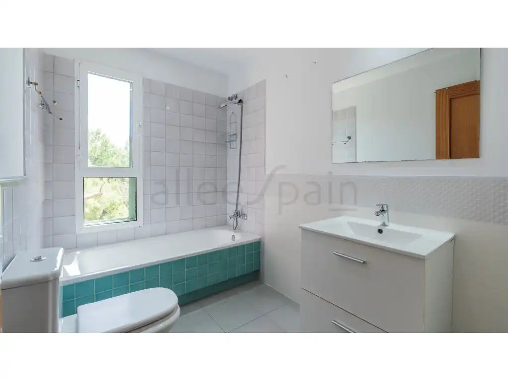 Badezimmer von Einfamilien-Reihenhaus zur Miete in Benalmádena