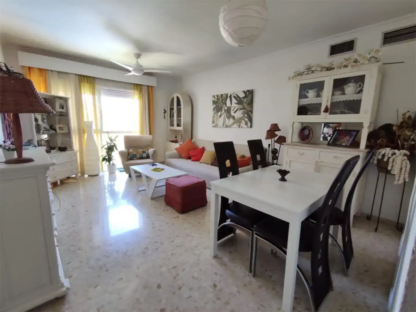 Sala d'estar de Pis per a compartir en Sevilla amb Aire condicionat, Jardí privat i Piscina