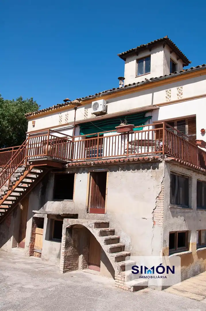 Vista exterior de Finca rústica en venda en Manresa amb Jardí privat, Terrassa i Traster