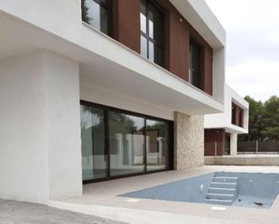 Vista exterior de Casa o xalet de lloguer en Bétera amb Aire condicionat, Terrassa i Piscina