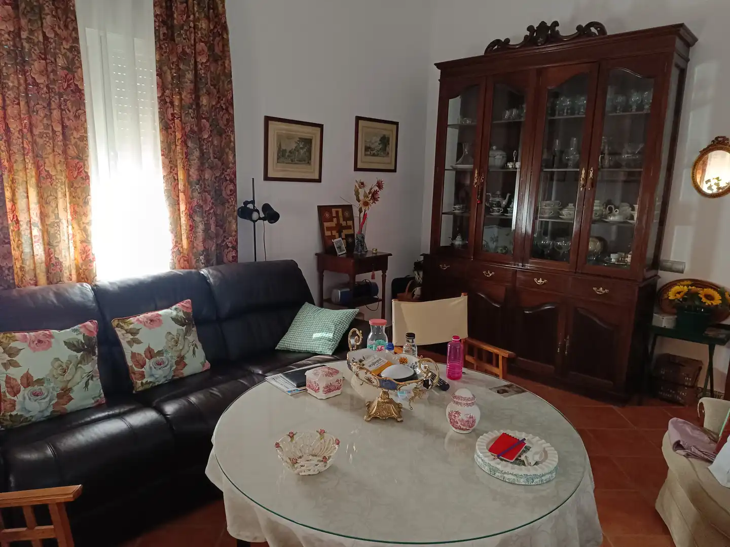 Sala d'estar de Casa o xalet en venda en Carmona amb Aire condicionat, Jardí privat i Terrassa