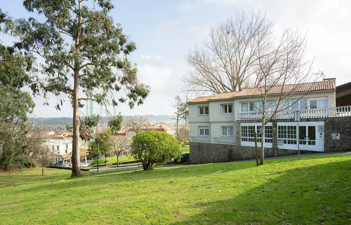 Vista exterior de Casa o xalet en venda en Oleiros amb Calefacció, Jardí privat i Parquet
