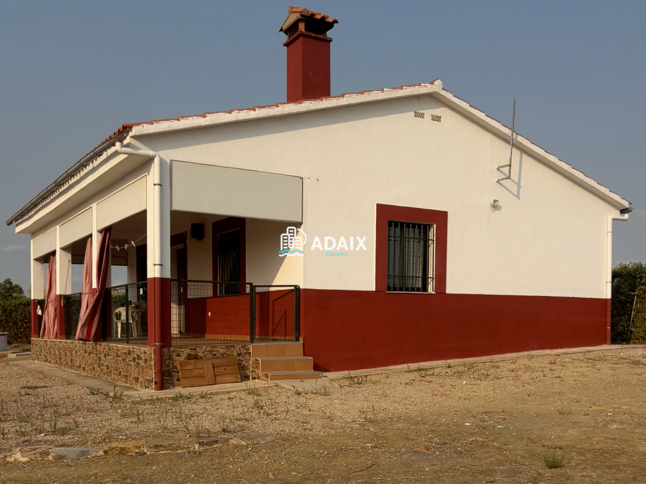 Vista exterior de Casa o xalet en venda en Cáceres Capital amb Terrassa i Traster