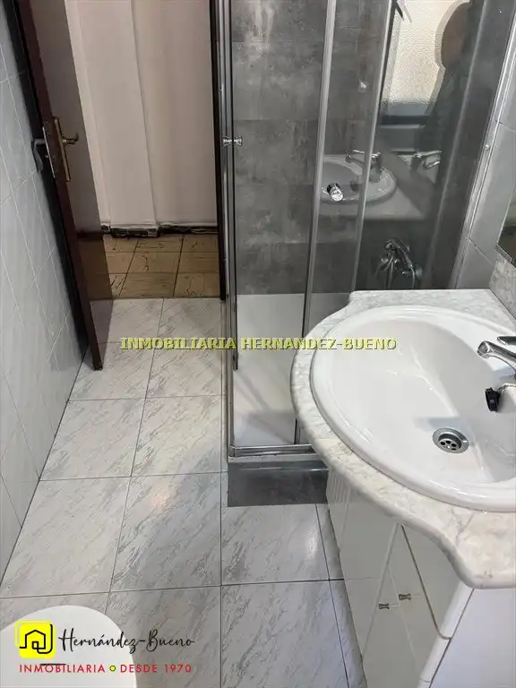 Bany de Pis en venda en San Bernardo - Carmelitas - Campus