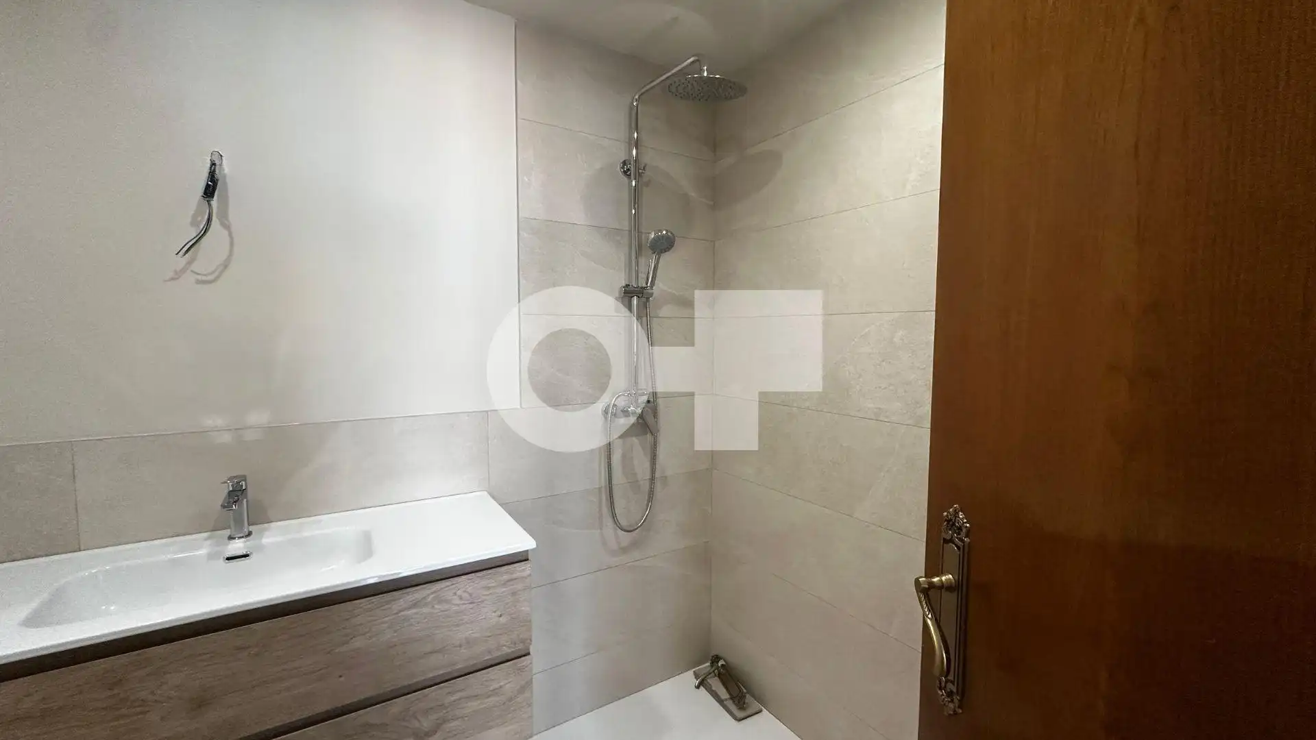 Badezimmer von Wohnung zur Miete in Barcelona mit Parkett, Terrasse und Alarm